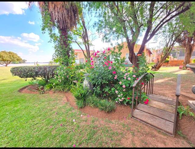 5 BEDROOM HOUSE FOR SALE IN MISTY BAY